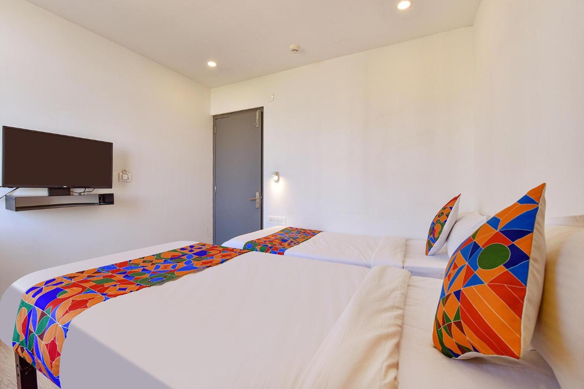 Fabhotel Ny Townhouse Ahmedabad Extérieur photo